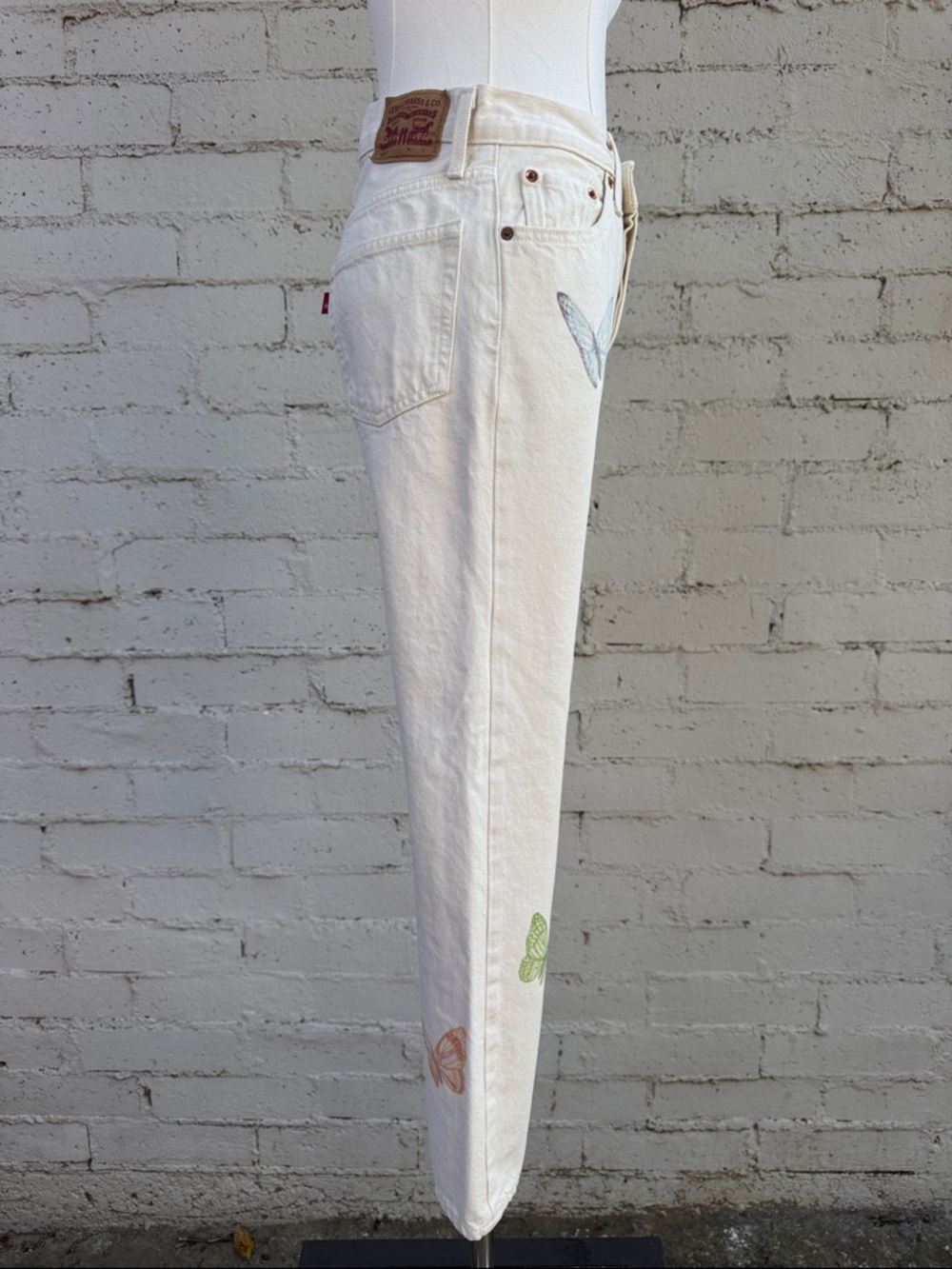 Levi's 501 Original Cropped Jeans Butterfly Print Size 25 - Picture 5 of 14